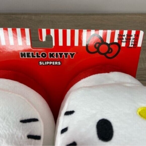 Hello Kitty White & Red Slipper NEW - Picture 3 of 7